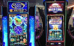 SlotSOnline.vu APP ဖြင့် မိုဘိုင်းပေါ်မှ Slots ဂိမ်း ကစားနေမြင်ကွင်း